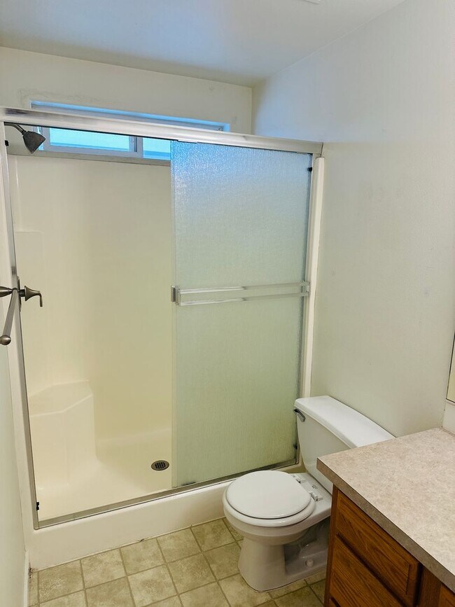 Building Photo - Charming Home in Terrific Central Location