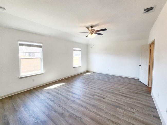 Building Photo - 205 Sweetwater Crk Ln