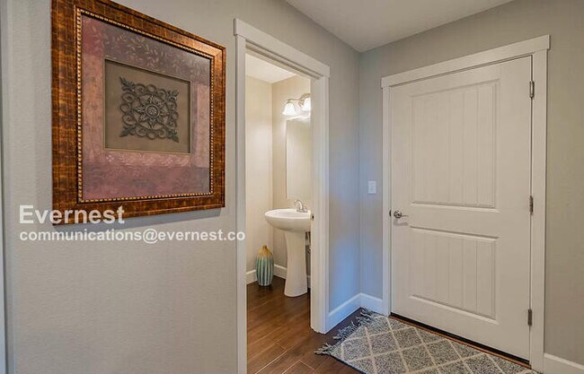 Building Photo - 5 Bed, 4 Bath / Section 8 Accepted / Available now!