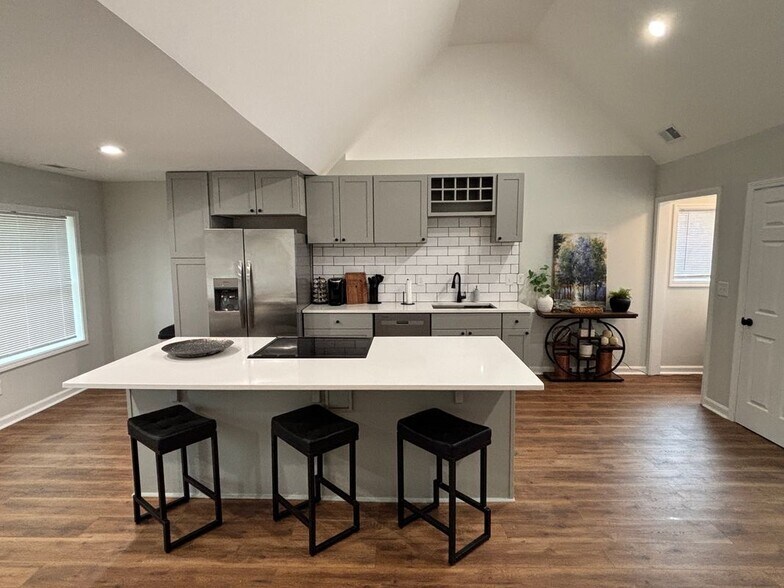 Building Photo - 1739 Carter Cir