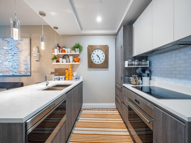 Building Photo - 801 S Miami Ave