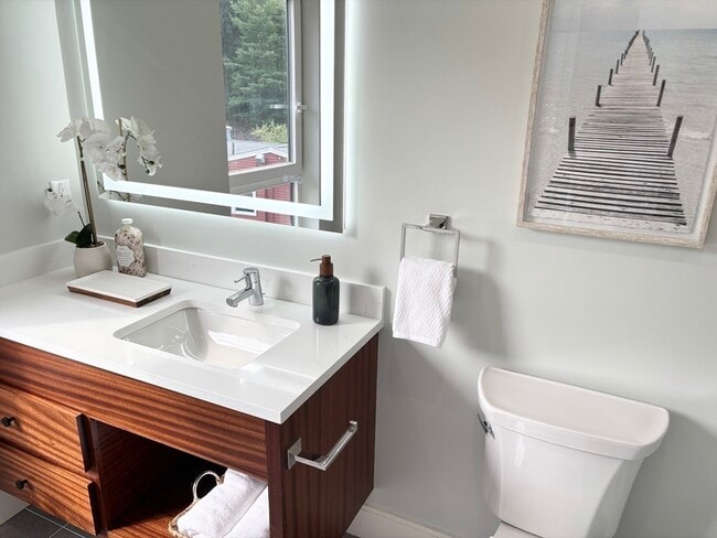 Building Photo - 1391 Main St