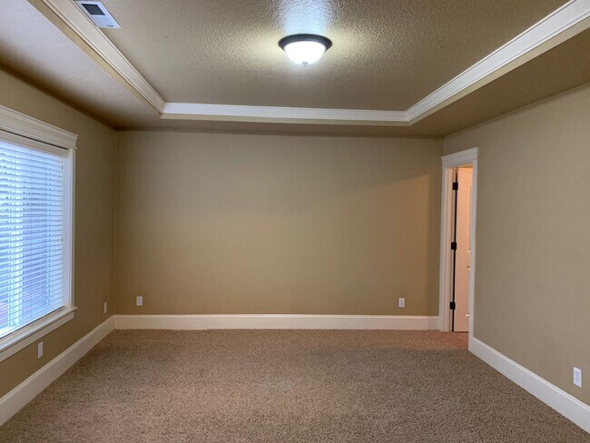 Building Photo - COMING SOON! GORGEOUS Townhome...  LOCATION , LOCATION near Peace Health Hospital