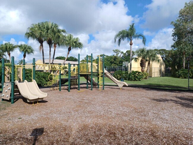 Building Photo - 5319 Tennis Ln