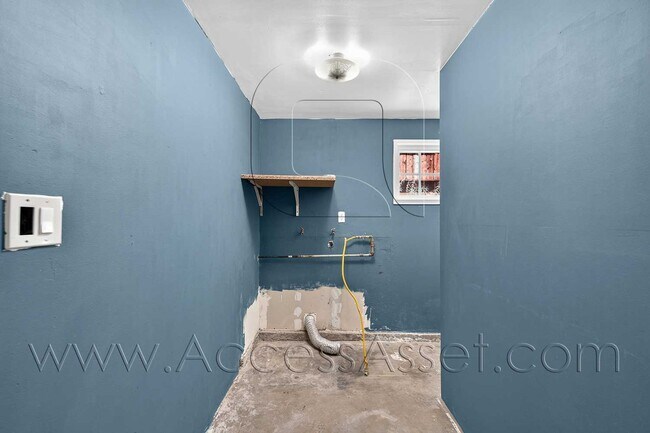Building Photo - Charming 4 Bedroom Home with Private Yard & Garage Parking