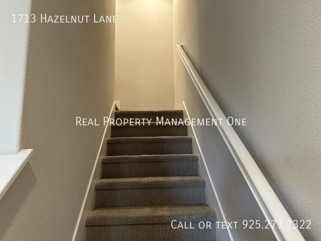 Building Photo - 1713 Hazelnut Ln