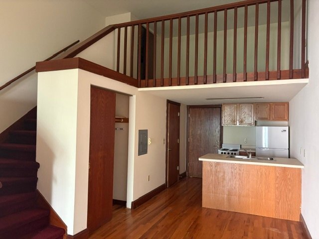 Building Photo - 402 W Dayton St