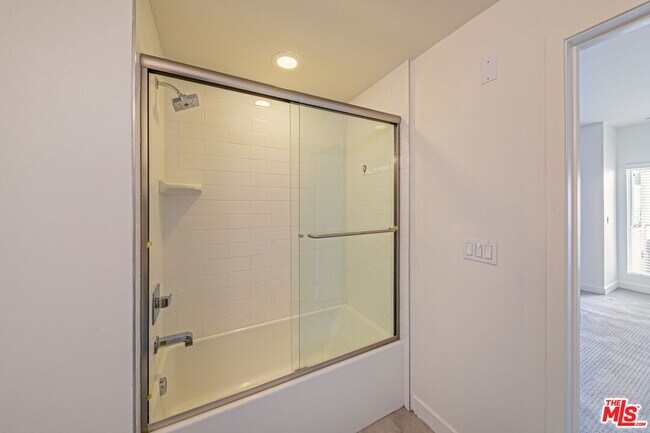 Building Photo - 436 S Virgil Ave