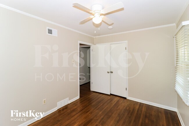 Building Photo - 3021 Chaucer Ln