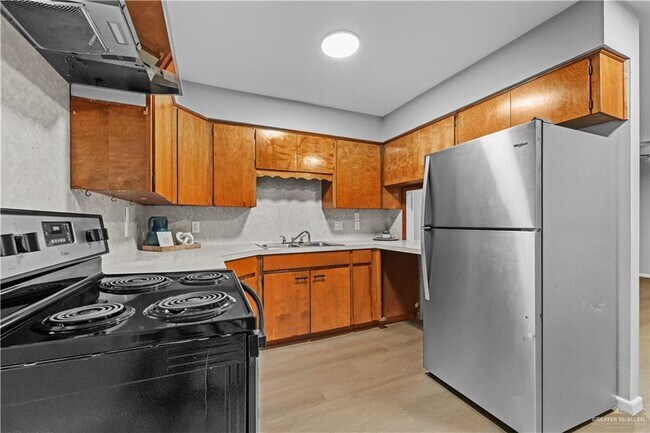 Building Photo - 401 N 41st St