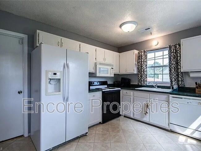 Building Photo - 2141 Stonehaven Rd