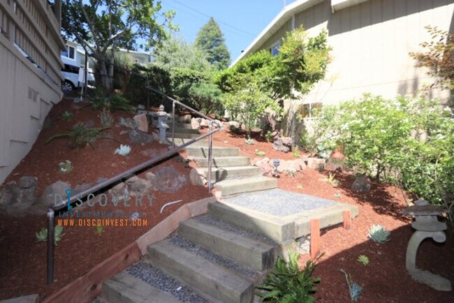 Building Photo - Contemporary Montclair 3+ Bedroom Canyon H...