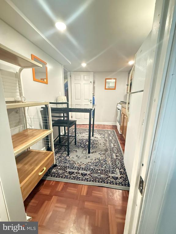 Building Photo - 7547 Beverly Rd