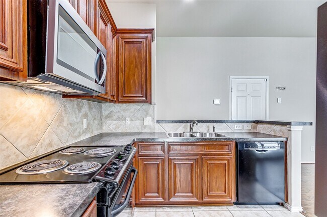 Building Photo - 12838 Pecan Shores Dr
