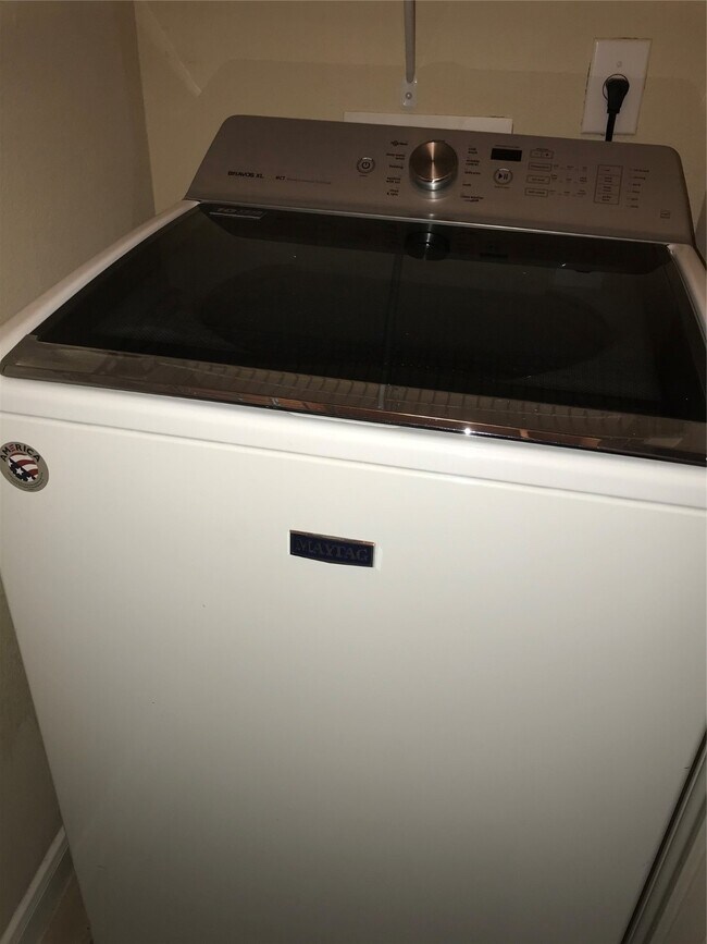 Building Photo - 7575 Kirby Dr