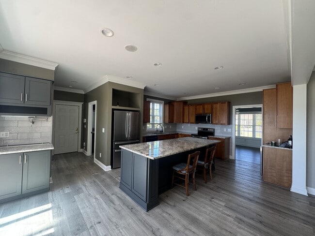 Building Photo - 118 Captains Ln