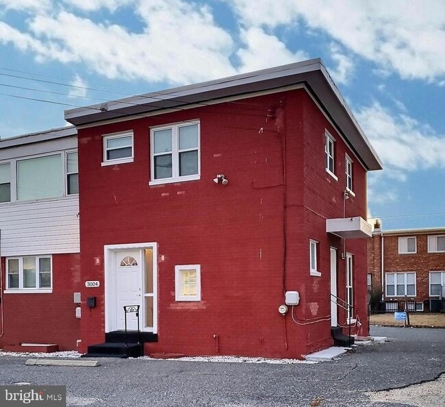 Building Photo - 3004 St Clair Dr