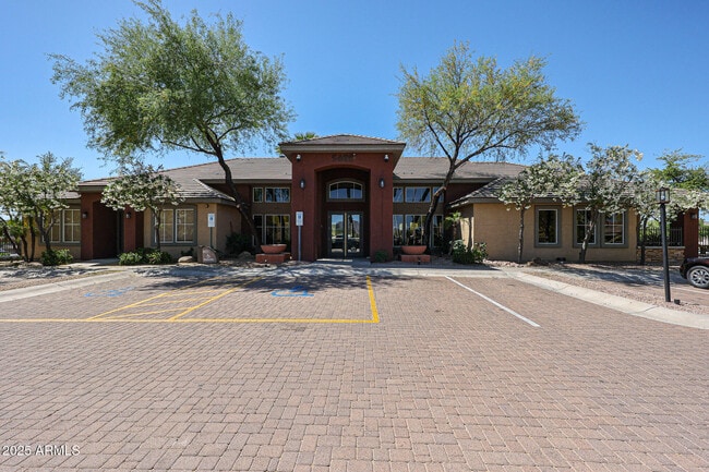 Building Photo - 5401 E Van Buren St