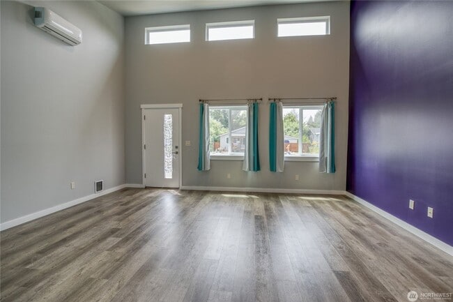 Building Photo - 2 bedroom close to the beach