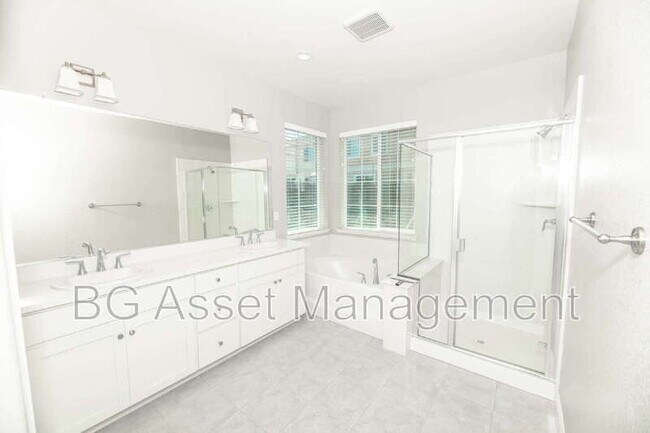 Building Photo - 3138 La Corona Dr