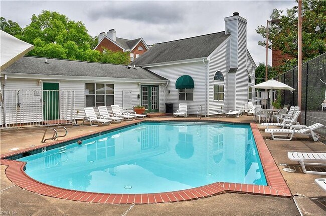 Building Photo - Ghent on the Square