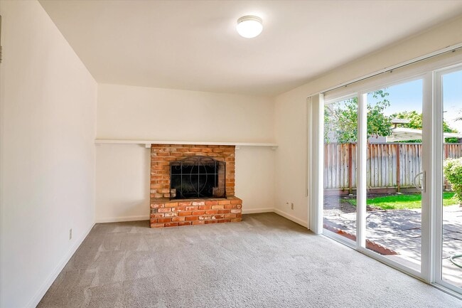 Building Photo - 754 Yale Ln