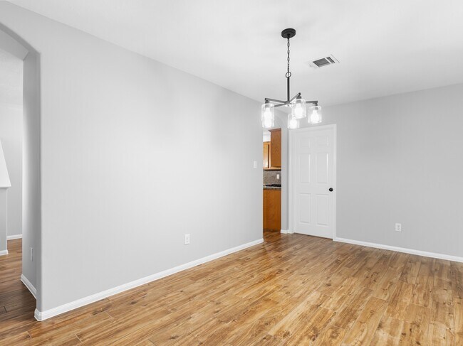 Building Photo - 1023 Santa Fe Ct