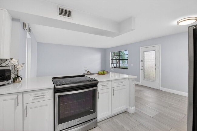Building Photo - 450 Piedmont J