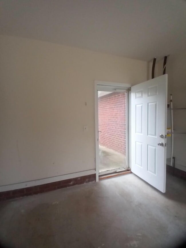 Building Photo - 2212 Dartmouth Dr