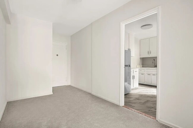 Building Photo - Newly Renovated 1 Bedroom 1 Bathroom  Avai...