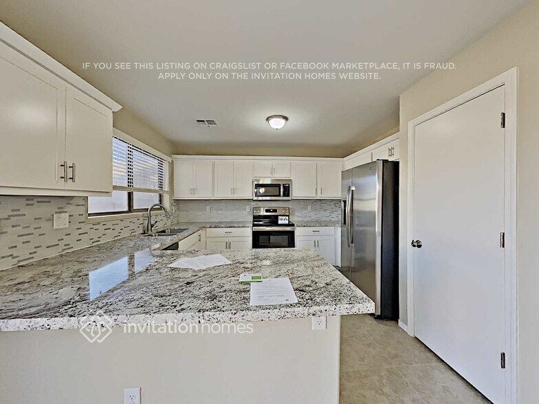 Building Photo - 16105 N 159th Dr