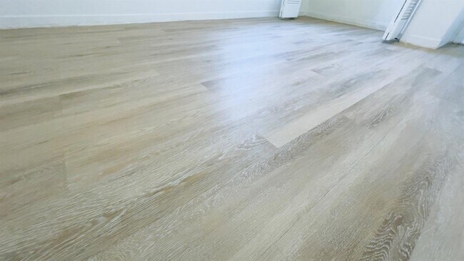 Building Photo - 1510 W N Loop Blvd