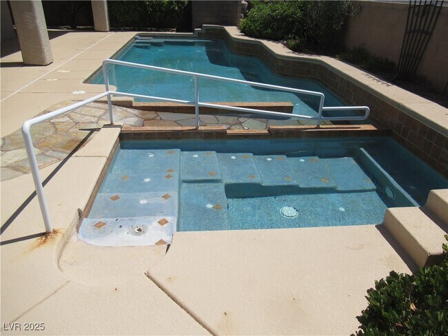 Building Photo - 2091 Clearwater Lake Dr