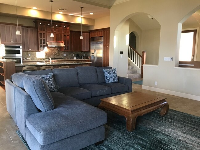 Building Photo - Gorgeous free standing luxury Hokulani Golf Villa fully furnished 3/2.5 for rent