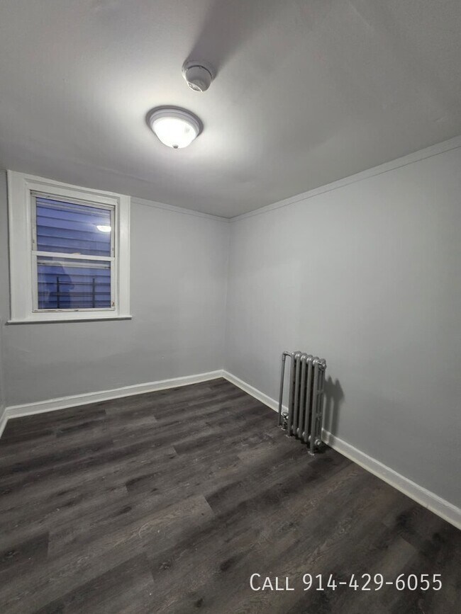 Building Photo - 120 Waverly St