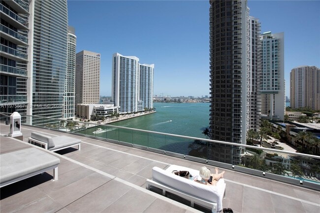 Building Photo - 475 Brickell Ave