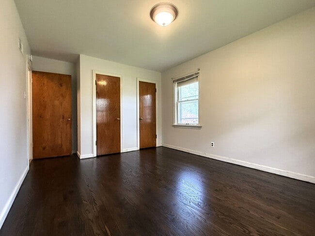 Building Photo - 9221 Waldorf Dr