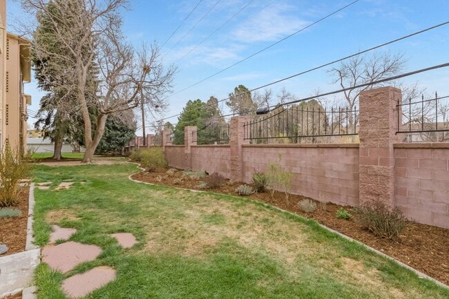 Building Photo - 650 S Clinton St