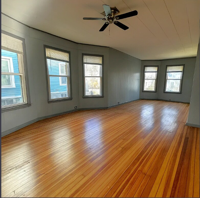 Living/Dining - 89 S Cherry St