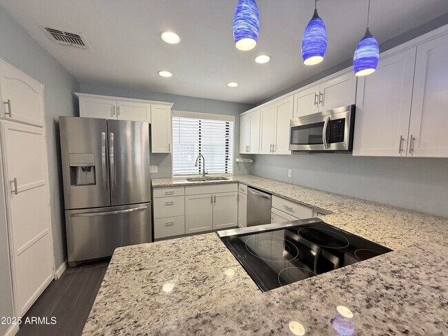 Building Photo - 11666 N 28th Dr