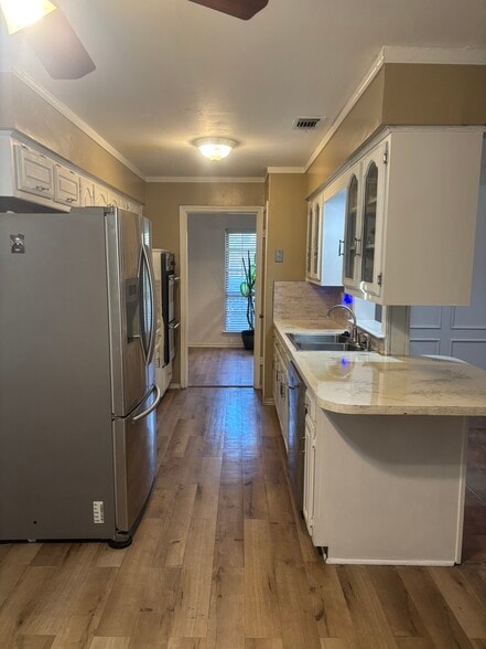 Building Photo - 310 Meadowlark Ln