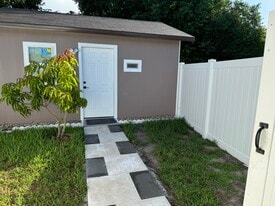 Building Photo - 869 Honolulu Woods Ln