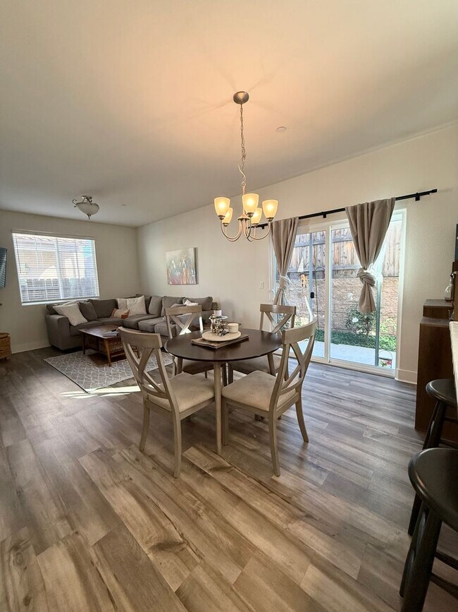 Building Photo - Templeton Ranch 3 Bedroom 2 Bathroom Single Family Home Available 3/15/26