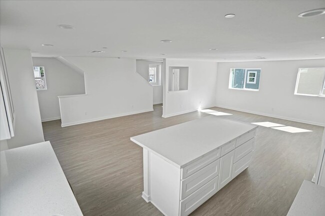 Building Photo - Newly Built 4 Bedroom 3.5 Bath Home in Sylmar