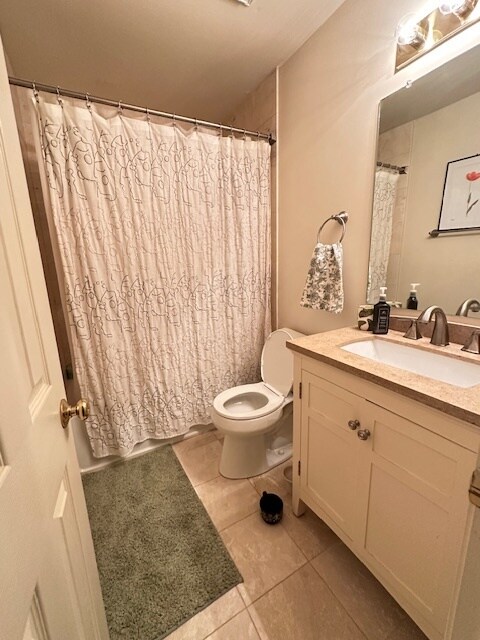Hallway Bathroom - 397 S Pickett St