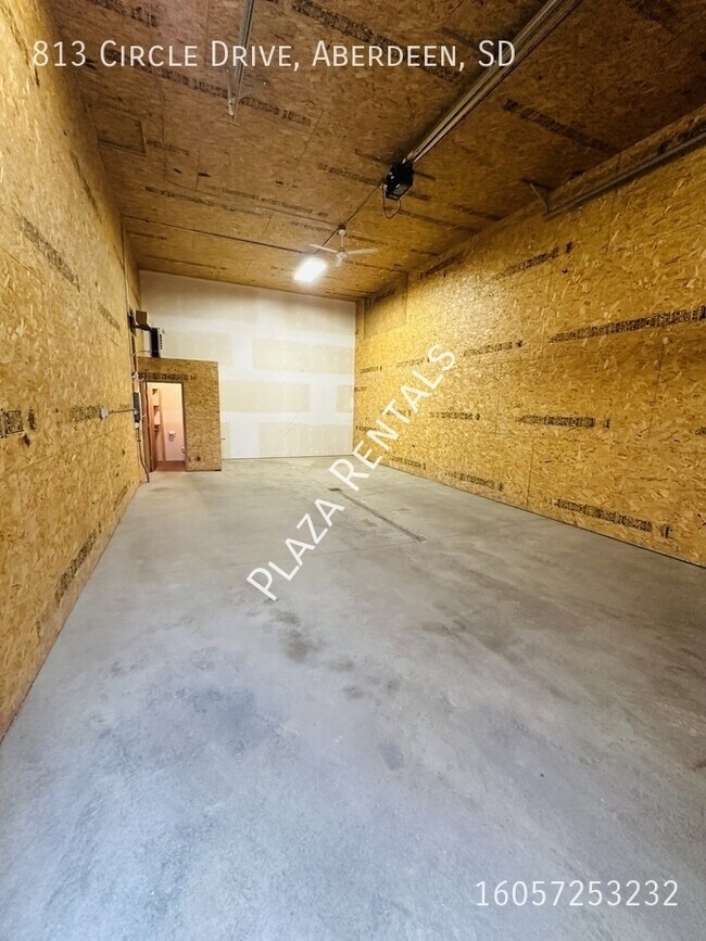 Building Photo - 1624 6th Ave SW