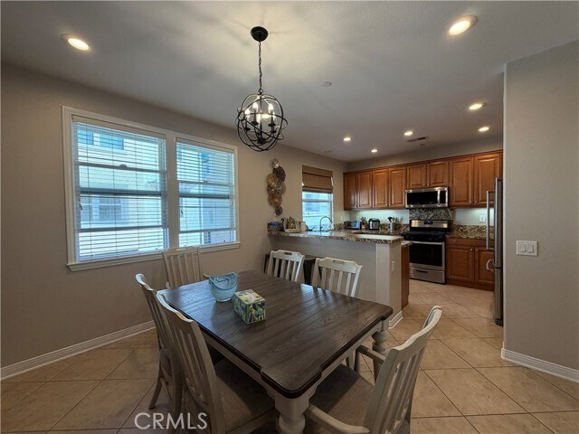 Building Photo - 615 W 1st St