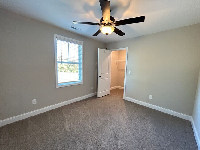 Building Photo - The Landing at Lewis Creek |