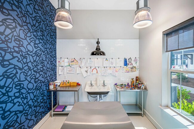 Building Photo - 1559 W 9 Mile Rd