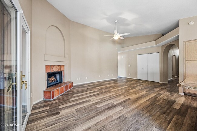 Building Photo - 473 W Smoke Tree Rd